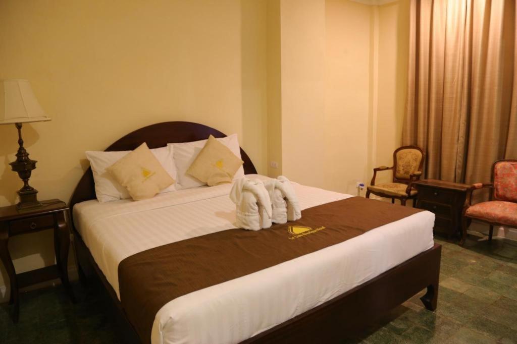 Le Luxe Boutique Hotel Vientiane Exterior photo